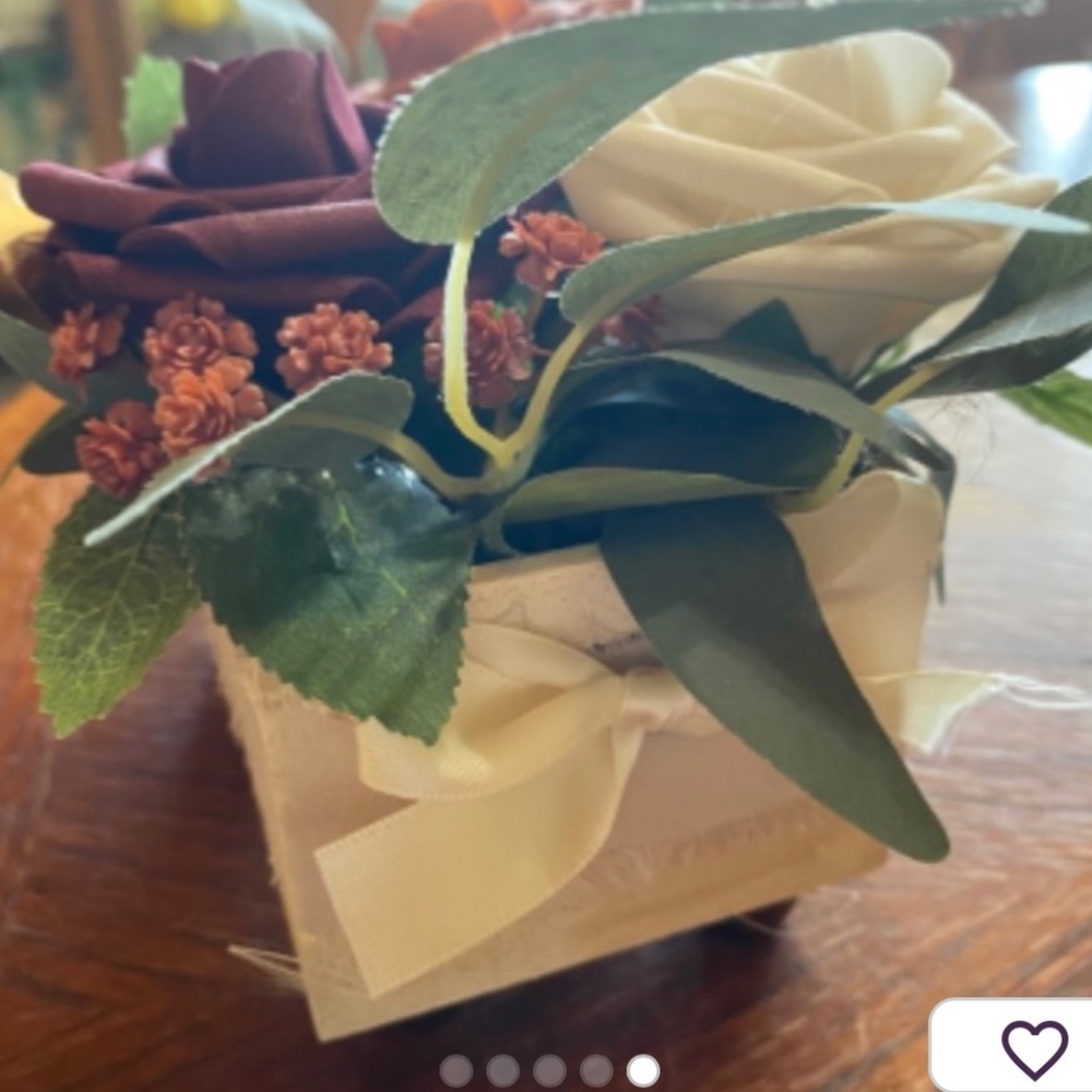 Assorted floral box centerpieces decorations - Picture 5 of 5